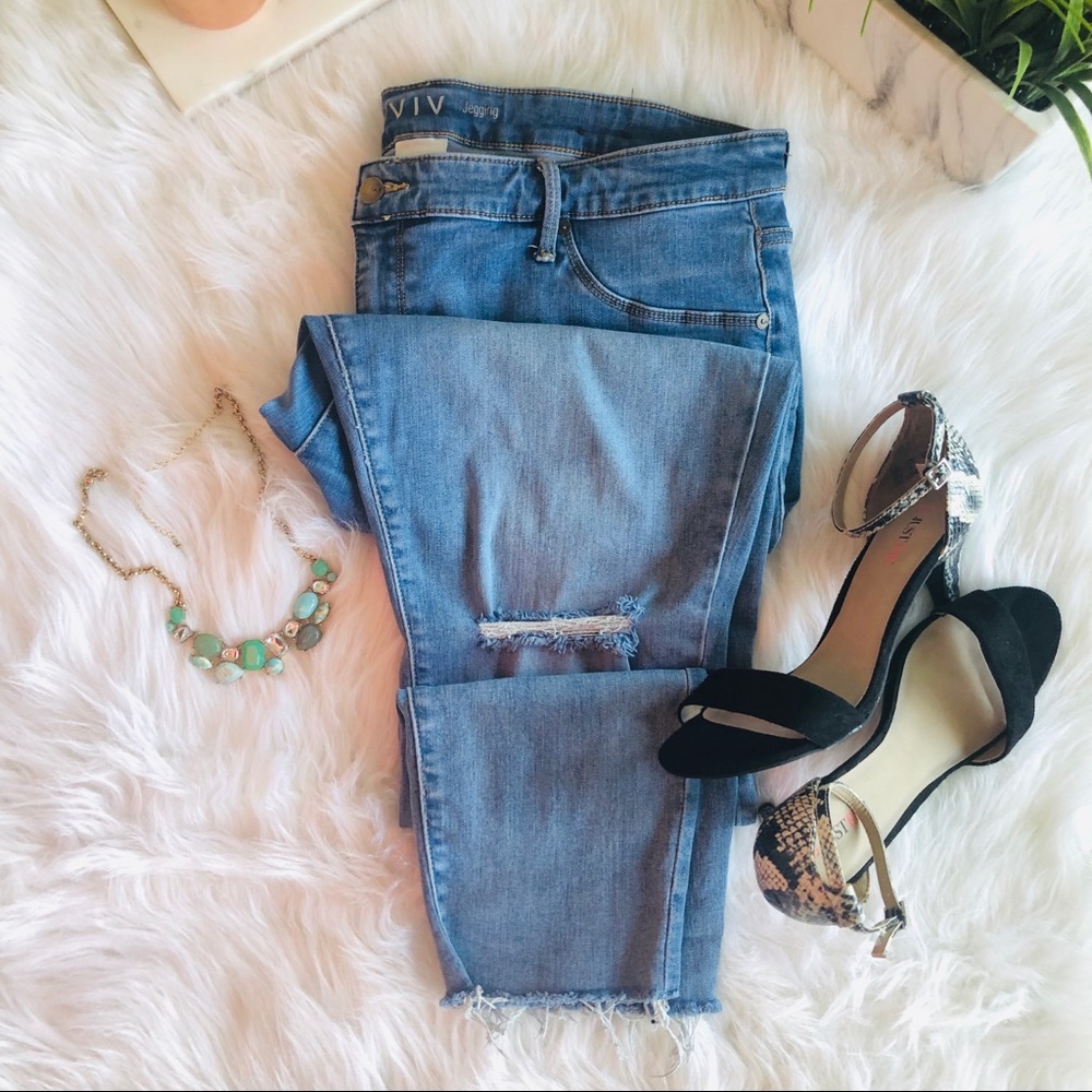 AVA & ViV: Plus Size distressed denim jeans
